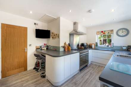 Bristol Road Lower, Stunningly Presented Detached Bungalow, Image 10