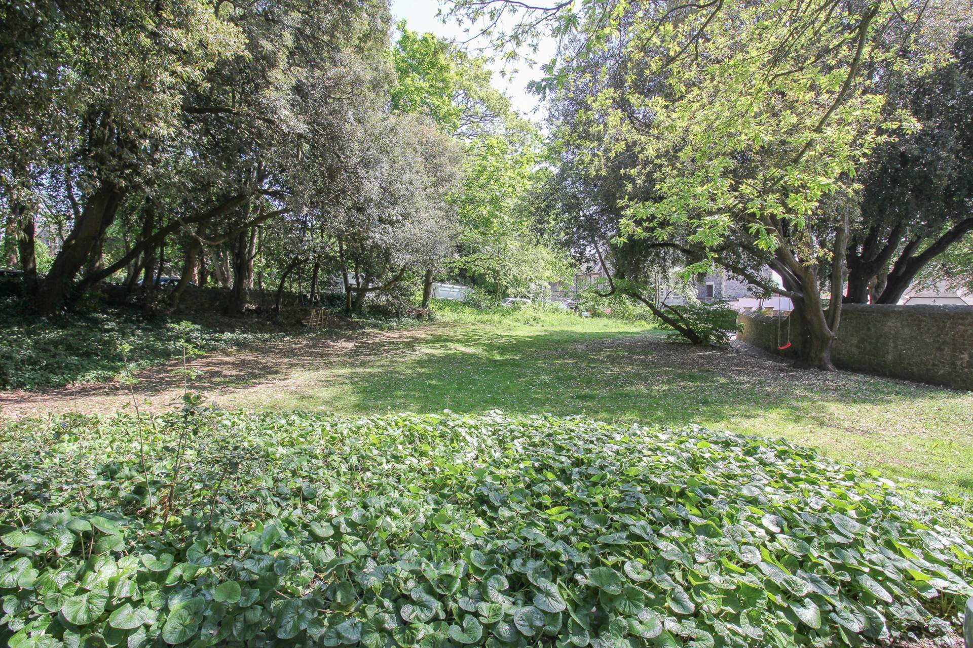 Shrubbery Terrace**Superb Hillside Location**, Image 2