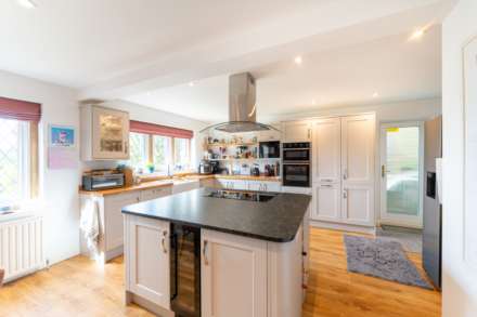 Bleadon Hill, Commanding Detached Home - Prime Location, Image 8
