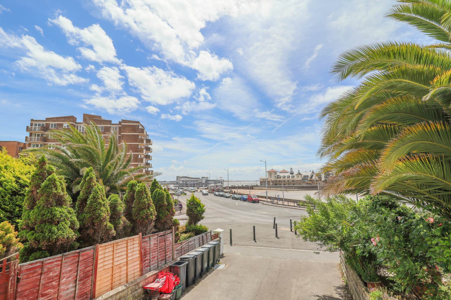 Birnbeck Road, Breathtaking Sea Views - Sea Front Apartment, Image 2