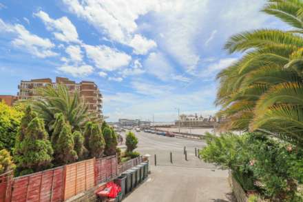Birnbeck Road, Breathtaking Sea Views - Sea Front Apartment, Image 2