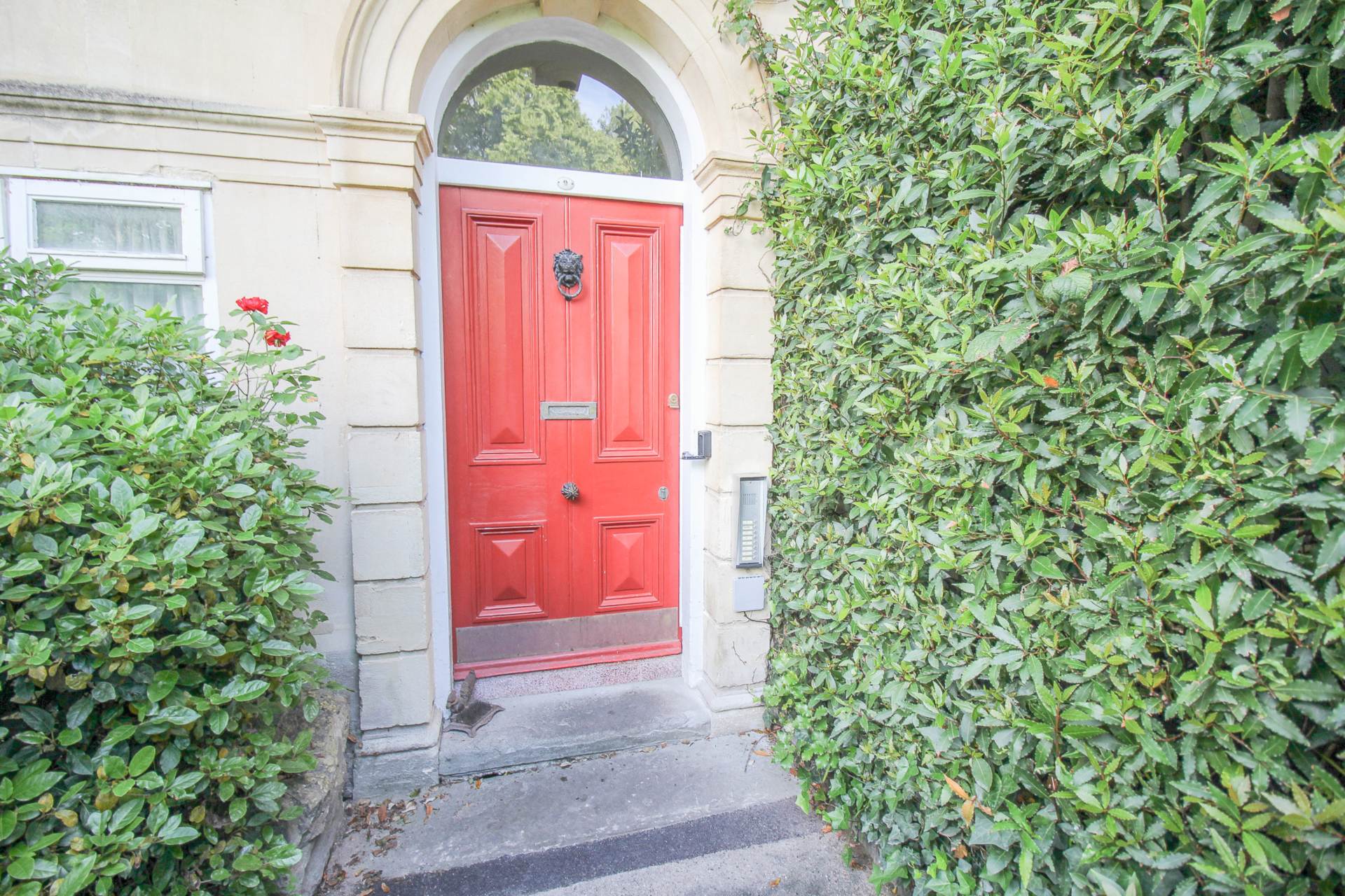 Ellenbrough Crescent*Ground Floor*Garden*Garage*En Suite*, Image 2