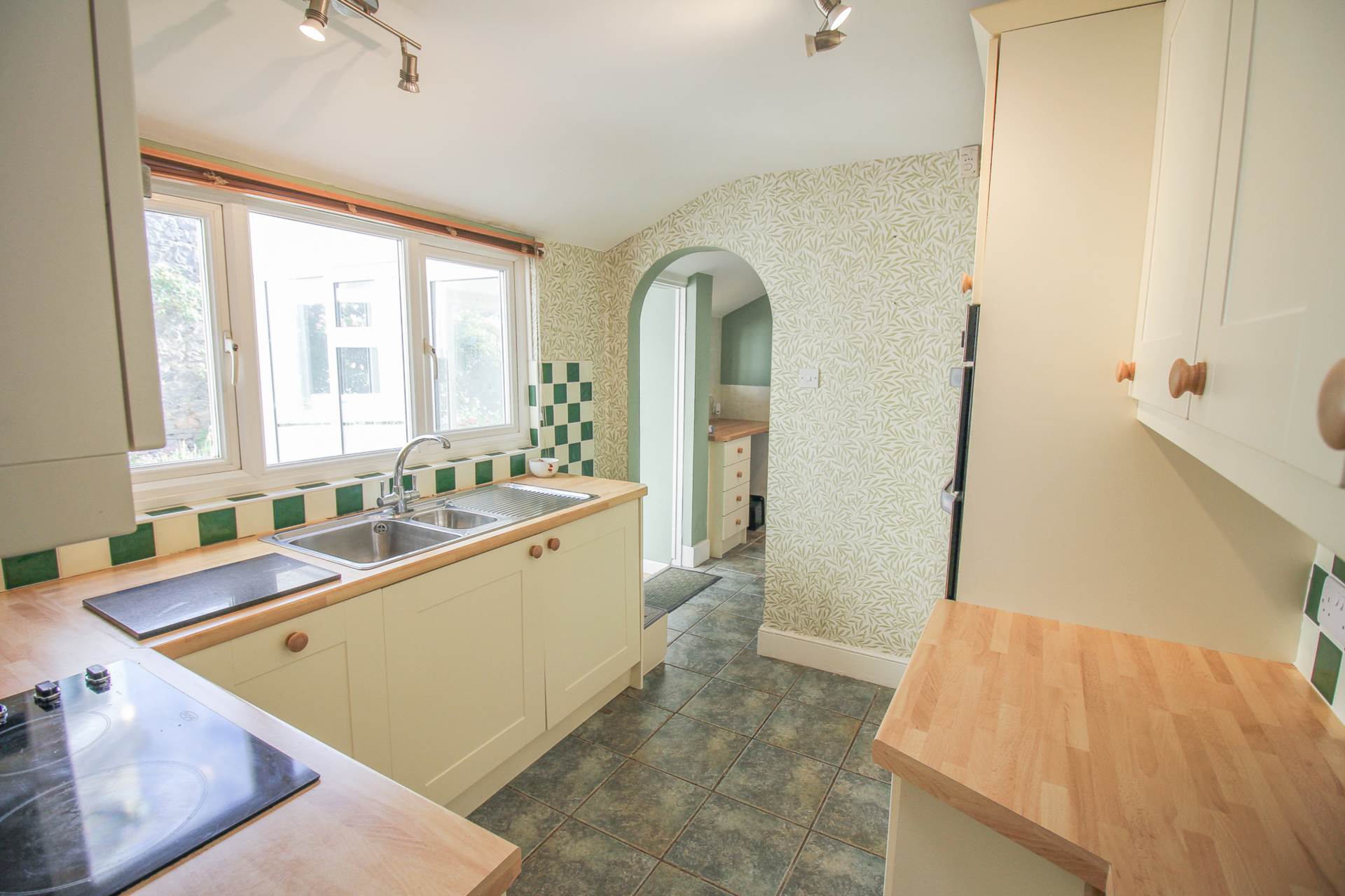 Ellenbrough Crescent*Ground Floor*Garden*Garage*En Suite*, Image 4