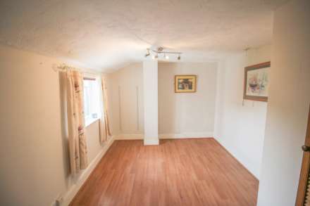 Ellenbrough Crescent*Ground Floor*Garden*Garage*En Suite*, Image 13