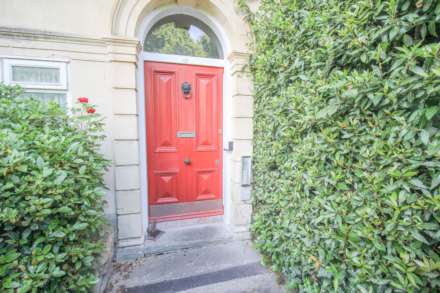Ellenbrough Crescent*Ground Floor*Garden*Garage*En Suite*, Image 2