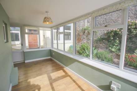 Ellenbrough Crescent*Ground Floor*Garden*Garage*En Suite*, Image 9
