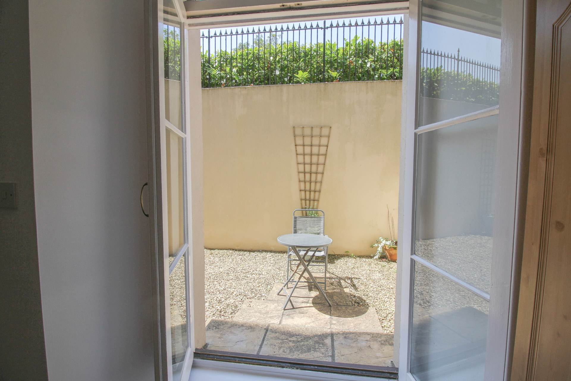 Royal Crescent*Ground Floor Flat*2 Garden Areas*Allocated Parking*, Image 8