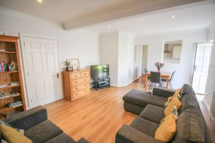 Royal Crescent*Ground Floor Flat*2 Garden Areas*Allocated Parking*, Image 3
