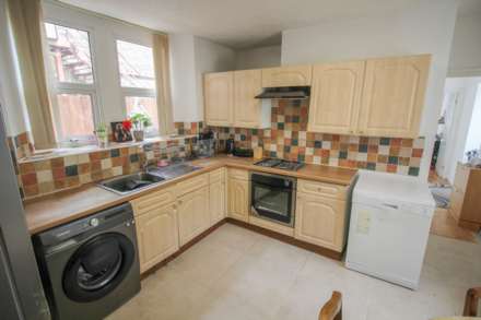 Locking Road*Garage & Workshop*Two Double Bedrooms*Potential to Split*, Image 3