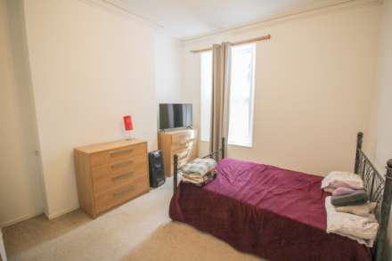 Locking Road*Garage & Workshop*Two Double Bedrooms*Potential to Split*, Image 5