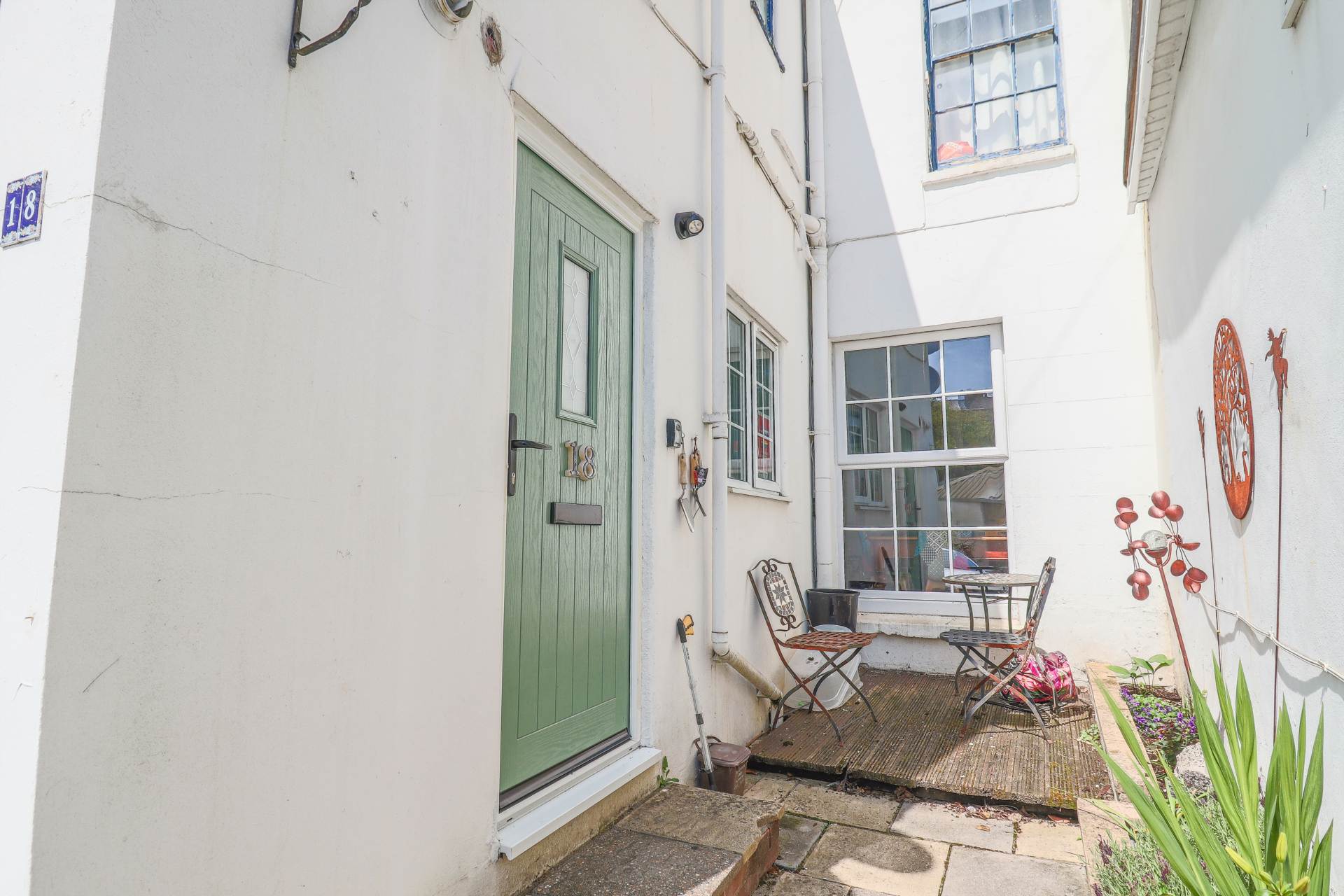 Raglan Place, Close To Sea Front - Ground Floor Flat With Own Private Entrance, Image 2