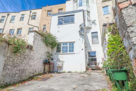 Raglan Place, Close To Sea Front - Ground Floor Flat With Own Private Entrance