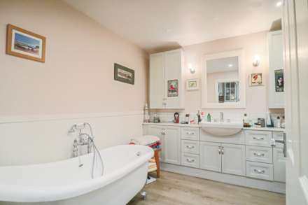 Raglan Place, Close To Sea Front - Ground Floor Flat With Own Private Entrance, Image 12