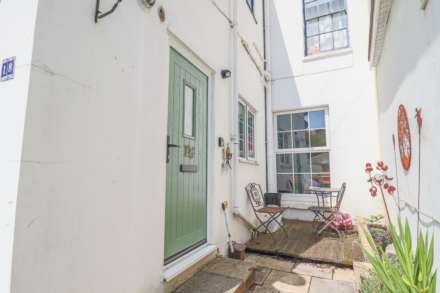 Raglan Place, Close To Sea Front - Ground Floor Flat With Own Private Entrance, Image 2