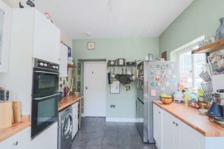 Raglan Place, Close To Sea Front - Ground Floor Flat With Own Private Entrance, Image 5