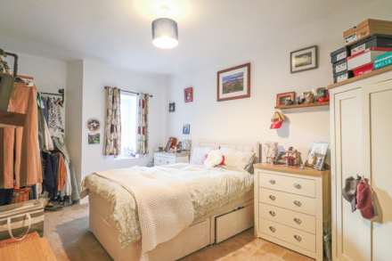 Raglan Place, Close To Sea Front - Ground Floor Flat With Own Private Entrance, Image 9