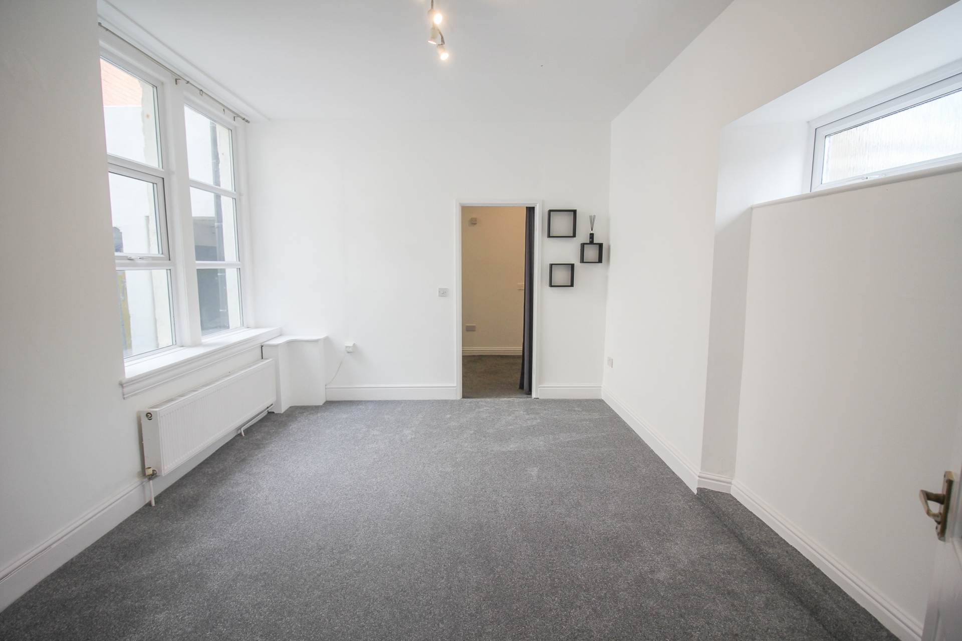 Charlton Road**Fully Refurbished**Garden & Parking**, Image 9