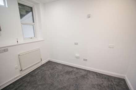 Charlton Road**Fully Refurbished**Garden & Parking**, Image 11