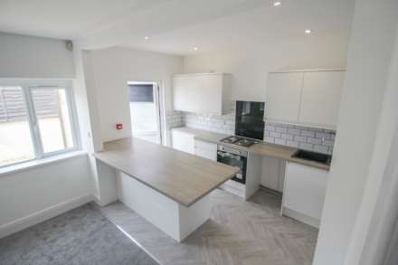 Charlton Road**Fully Refurbished**Garden & Parking**, Image 4