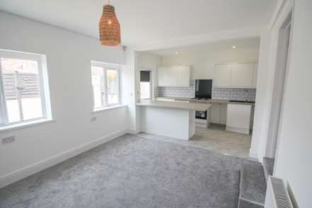 Charlton Road**Fully Refurbished**Garden & Parking**, Image 6