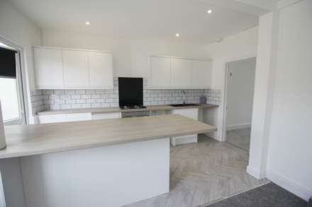 Charlton Road**Fully Refurbished**Garden & Parking**, Image 7