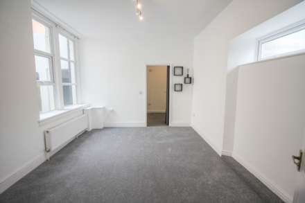 Charlton Road**Fully Refurbished**Garden & Parking**, Image 9