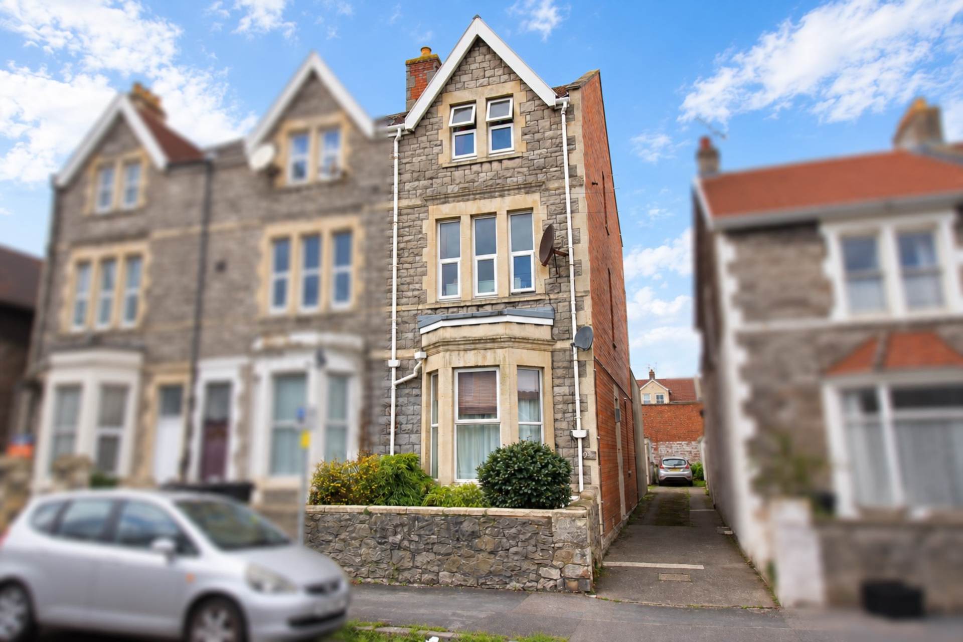 **Central Location**Updating Required**Excellent Investment Opportunity**, Image 1