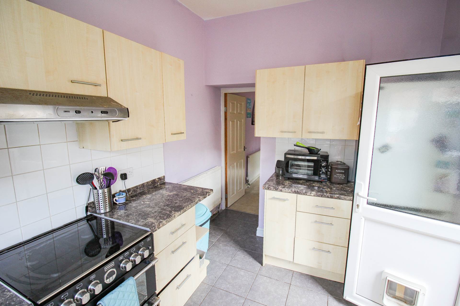 **Central Location**Updating Required**Excellent Investment Opportunity**, Image 3