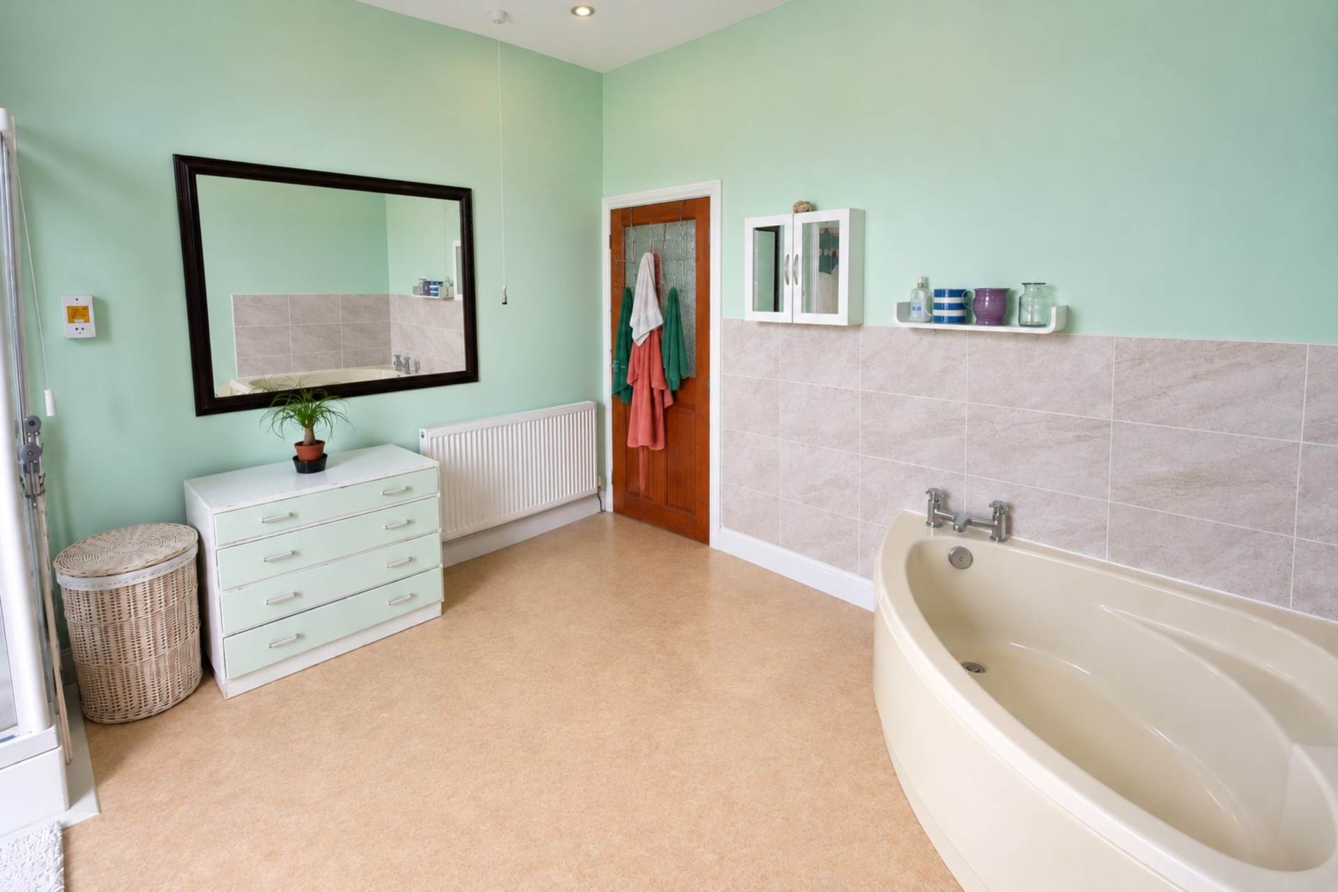**Central Location**Updating Required**Excellent Investment Opportunity**, Image 6
