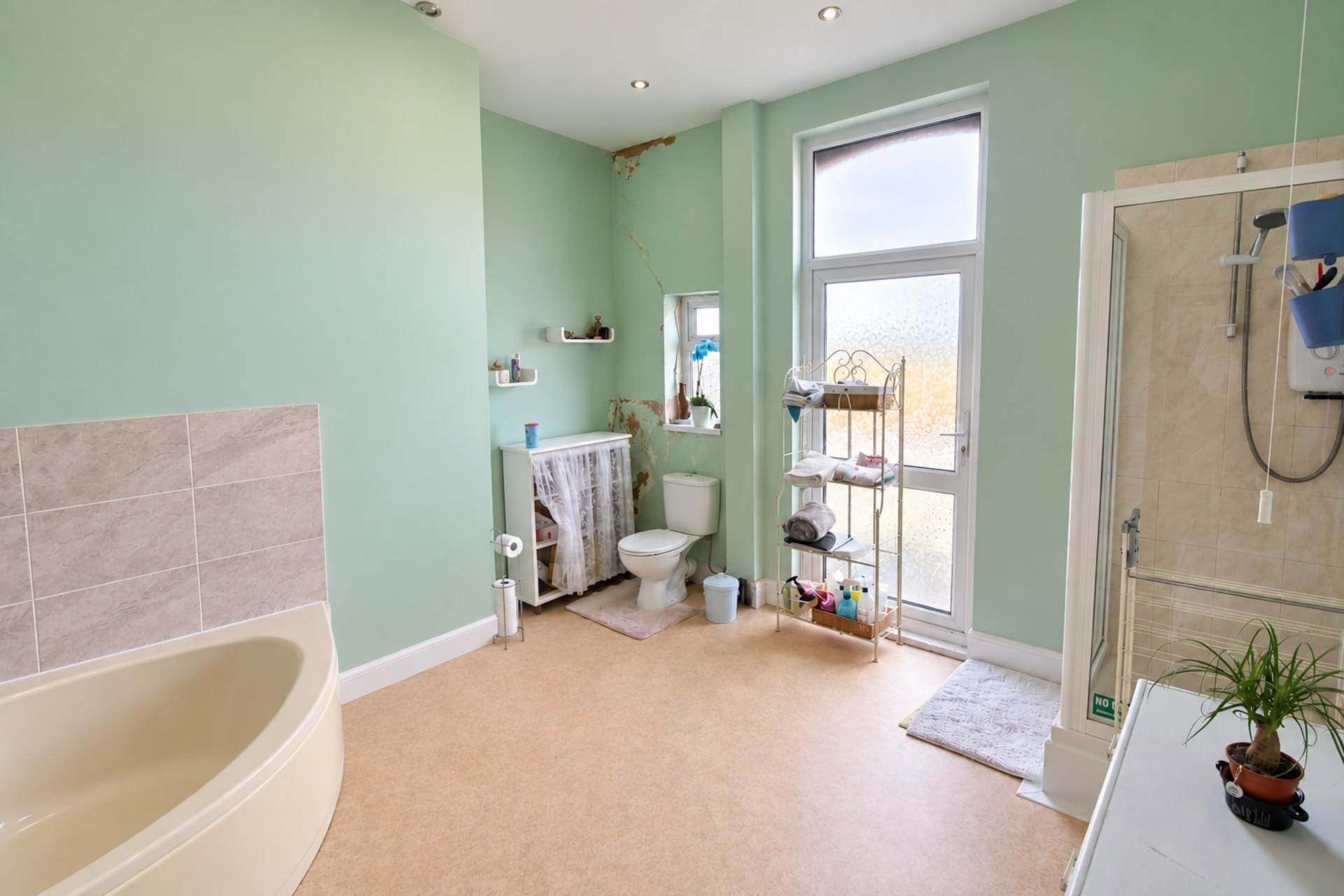 **Central Location**Updating Required**Excellent Investment Opportunity**, Image 7