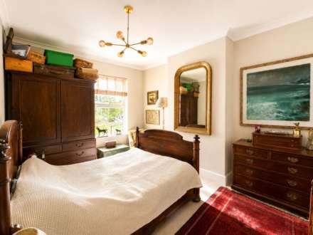South Ward**Absolutely Beautiful throughout**Four Bedrooms**South Facing Garden**Potential Parking**, Image 11