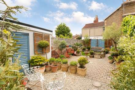 South Ward**Absolutely Beautiful throughout**Four Bedrooms**South Facing Garden**Potential Parking**, Image 16