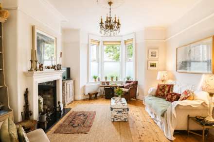 South Ward**Absolutely Beautiful throughout**Four Bedrooms**South Facing Garden**Potential Parking**, Image 3