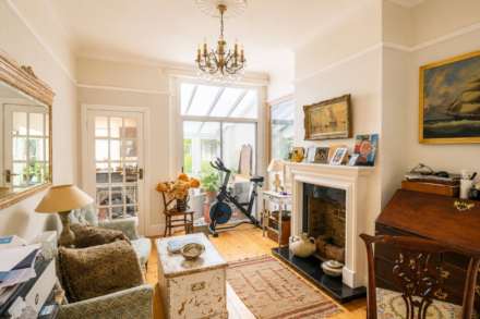 South Ward**Absolutely Beautiful throughout**Four Bedrooms**South Facing Garden**Potential Parking**, Image 4