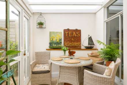 South Ward**Absolutely Beautiful throughout**Four Bedrooms**South Facing Garden**Potential Parking**, Image 7