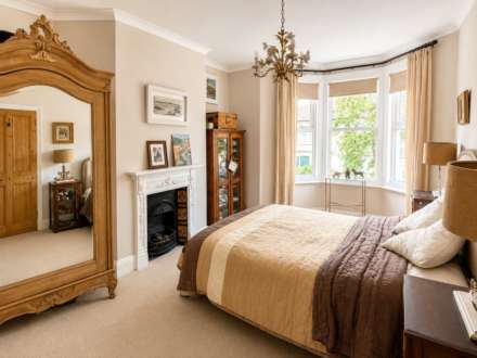 South Ward**Absolutely Beautiful throughout**Four Bedrooms**South Facing Garden**Potential Parking**, Image 9