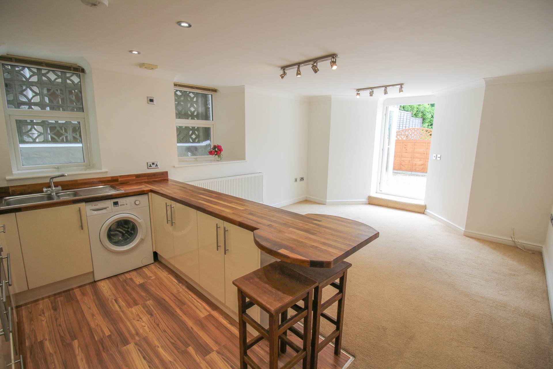 Weston-super-Mare*Stunning Throughout*Parking & Garden*, Image 3