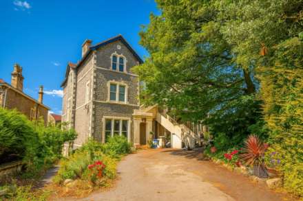 Shrubbery Road, Hillside - Impressive Victorian Flat - Own Entrance