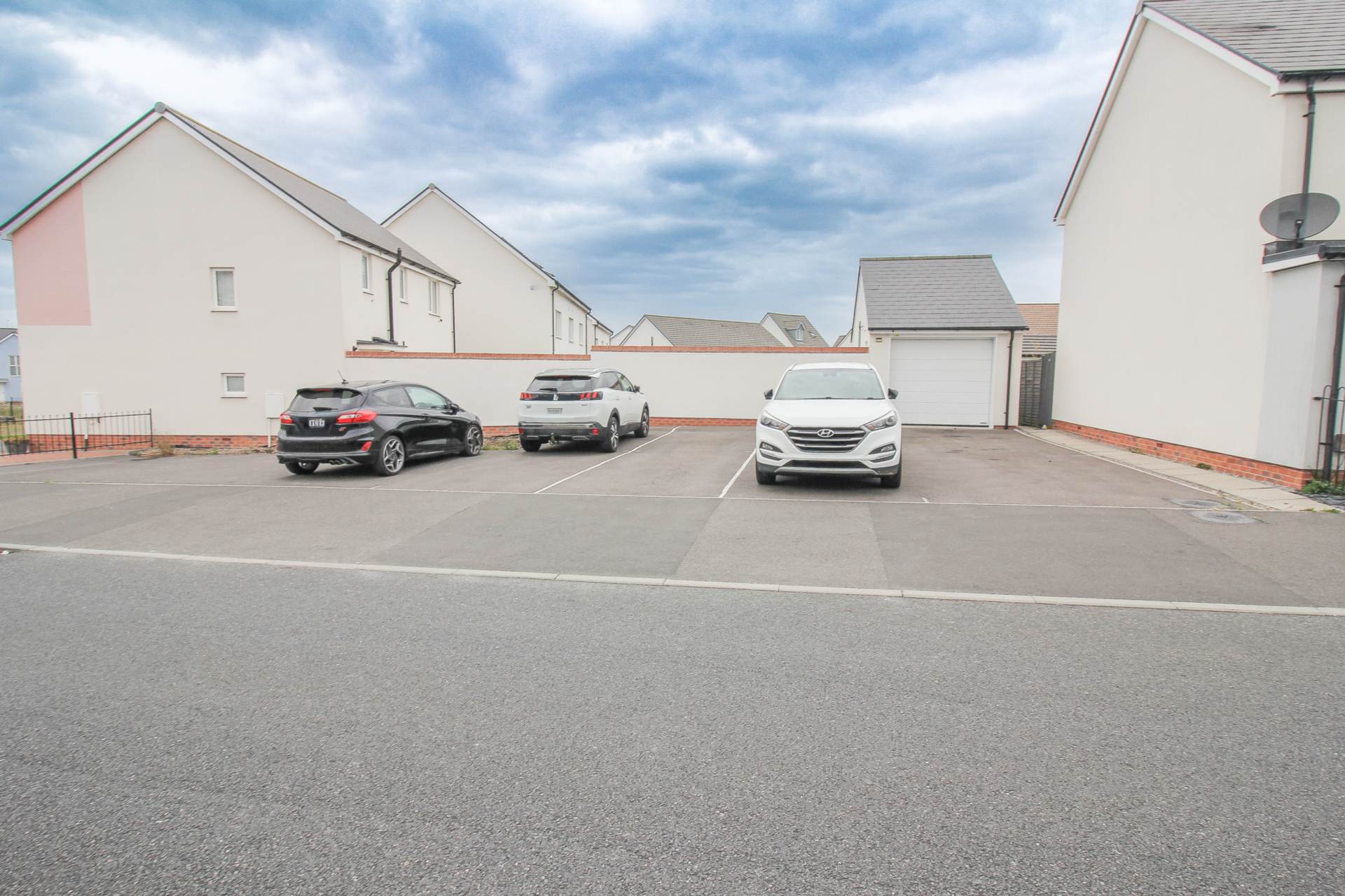 Glider Avenue**The Perfect Home**Good Size Garden**Two Parking Spaces**, Image 11