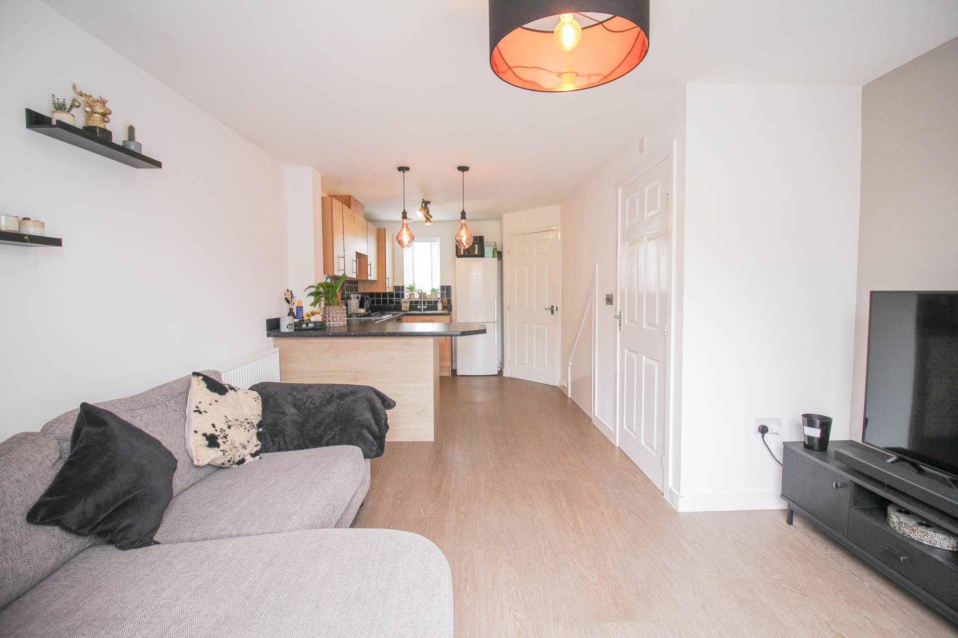 Glider Avenue**The Perfect Home**Good Size Garden**Two Parking Spaces**, Image 2