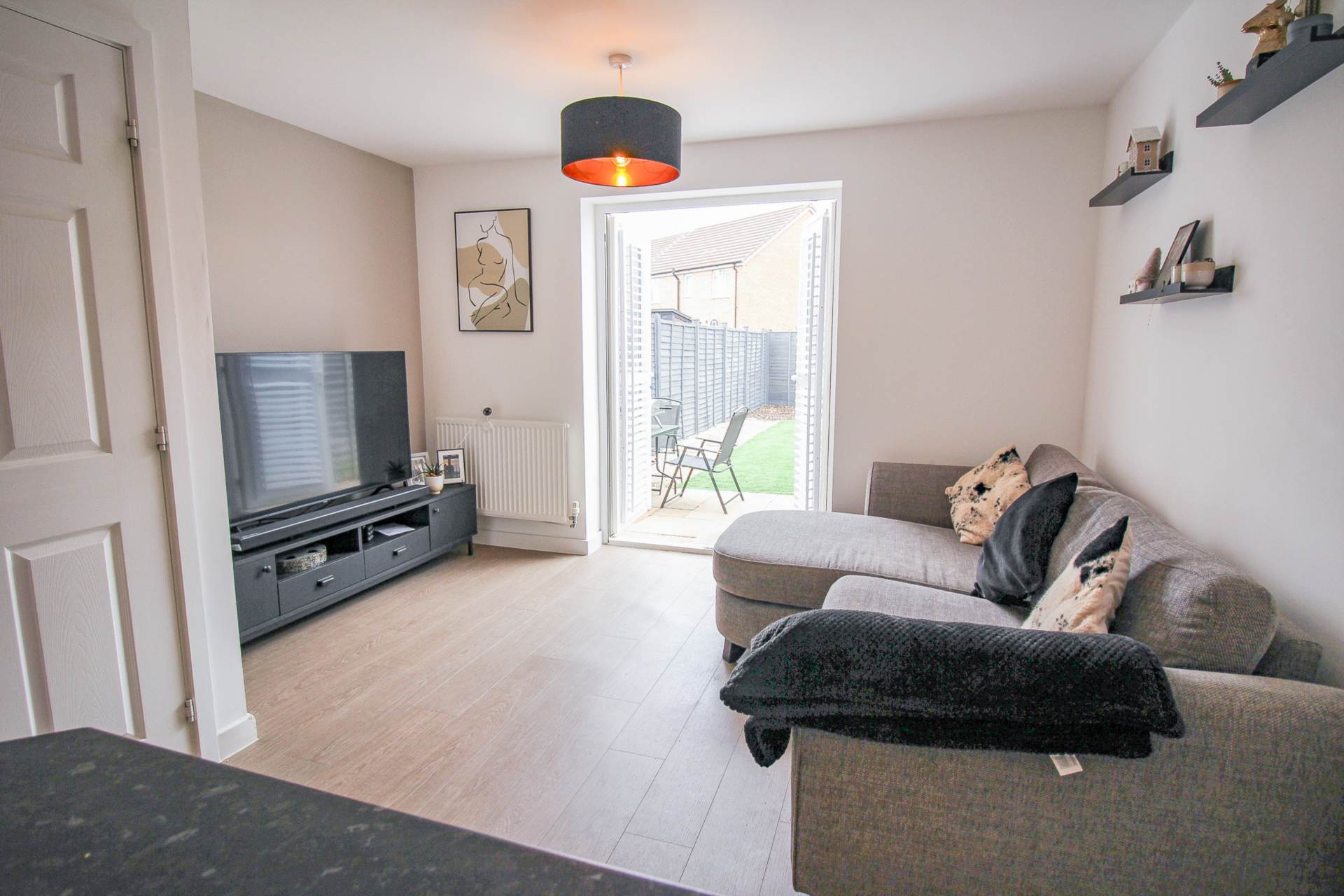 Glider Avenue**The Perfect Home**Good Size Garden**Two Parking Spaces**, Image 4