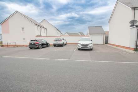 Glider Avenue**The Perfect Home**Good Size Garden**Two Parking Spaces**, Image 11