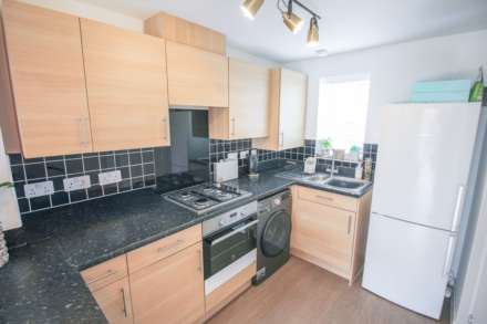 Glider Avenue**The Perfect Home**Good Size Garden**Two Parking Spaces**, Image 3