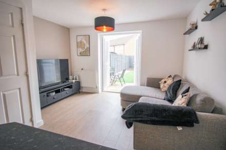 Glider Avenue**The Perfect Home**Good Size Garden**Two Parking Spaces**, Image 4