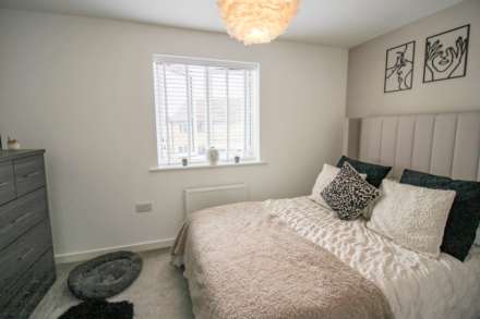 Glider Avenue**The Perfect Home**Good Size Garden**Two Parking Spaces**, Image 5