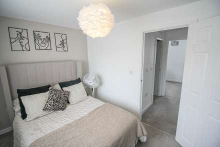 Glider Avenue**The Perfect Home**Good Size Garden**Two Parking Spaces**, Image 6