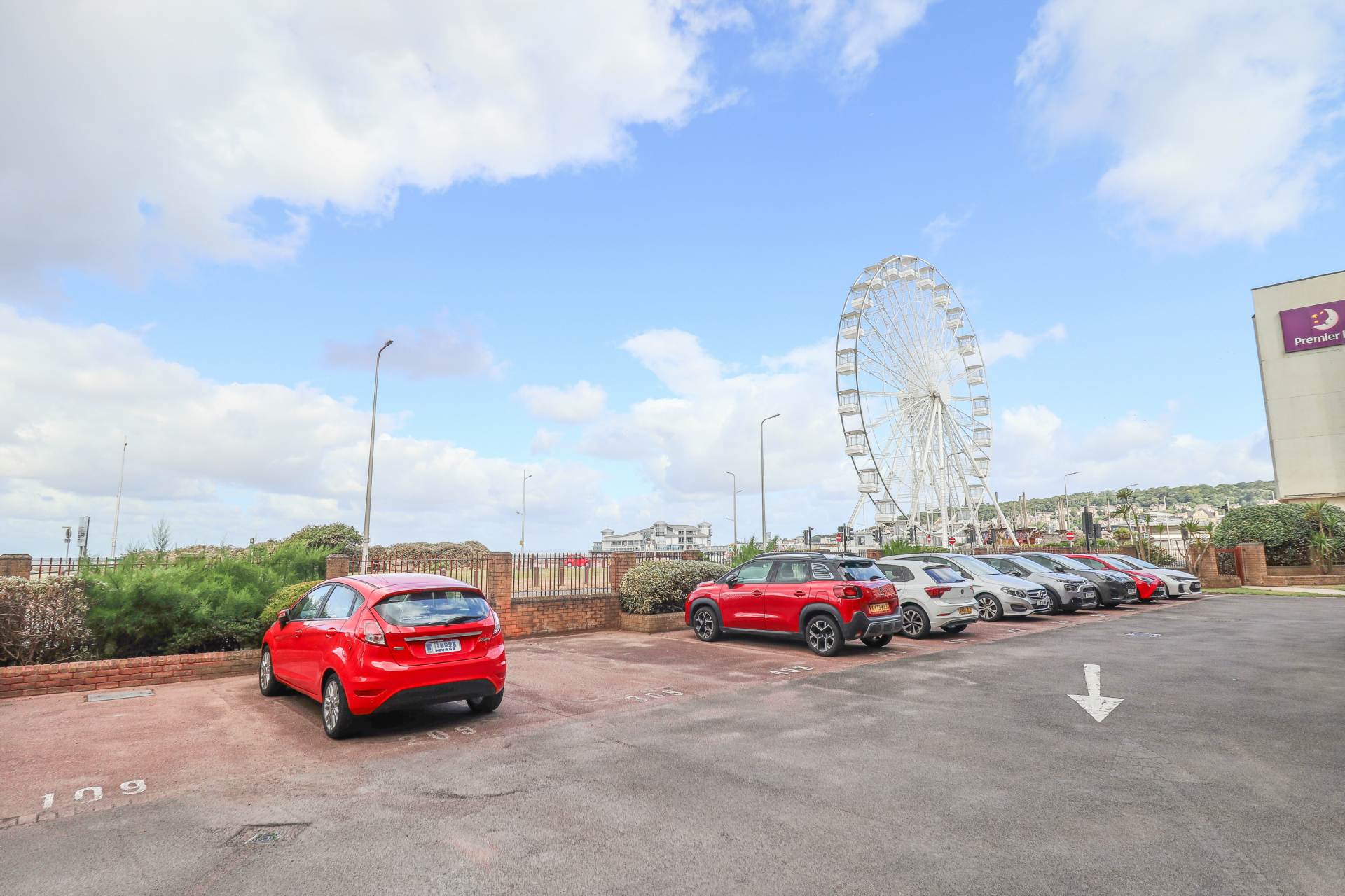 Carlton Mansions, Fully Refurbished Sea Front Apartment, Image 14