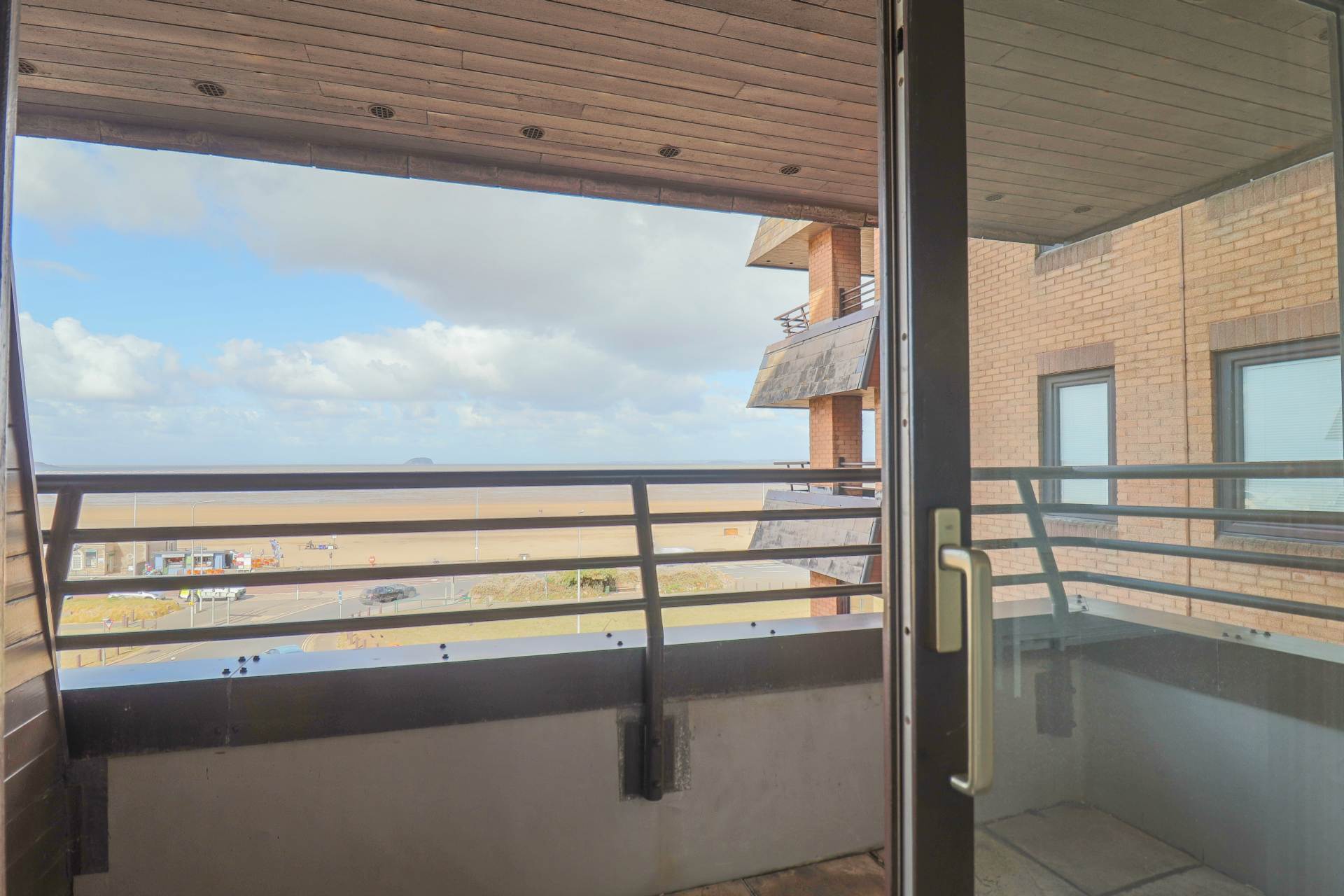 Carlton Mansions, Fully Refurbished Sea Front Apartment, Image 3