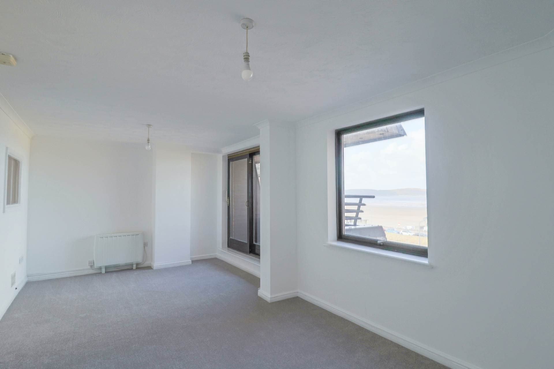 Carlton Mansions, Fully Refurbished Sea Front Apartment, Image 5