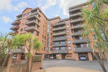 Carlton Mansions, Fully Refurbished Sea Front Apartment